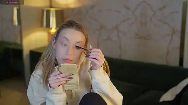 Snapshot of Linda054 chatting on September 30, 12:59 am Linda054 online show from September 30, 12:59 am