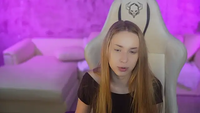 Snapshot of Linda054 chatting on October 7, 12:19 am Linda054 online show from October 7, 12:19 am