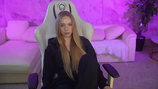 Snapshot of Linda054 chatting on October 8, 3:37 am Linda054 online show from October 8, 3:37 am