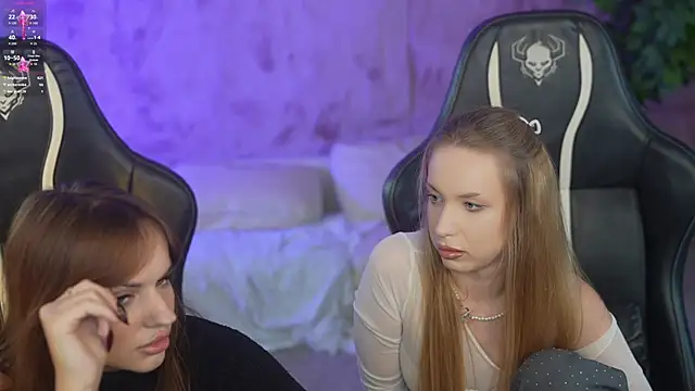 Snapshot of Linda054 chatting on October 12, 7:40 am Linda054 online show from October 12, 7:40 am