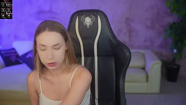 Snapshot of Linda054 chatting on October 20, 11:27 pm Linda054 online show from October 20, 11:27 pm