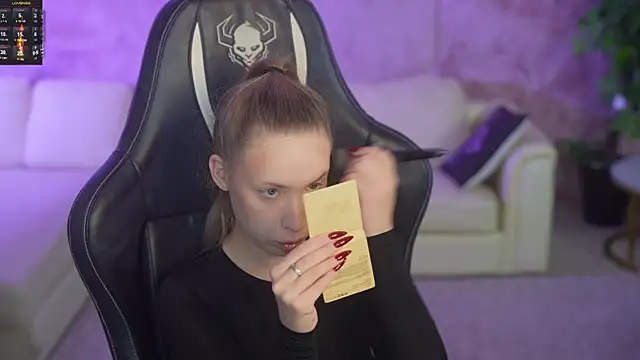 Snapshot of Linda054 chatting on October 30, 2:46 am Linda054 online show from October 30, 2:46 am