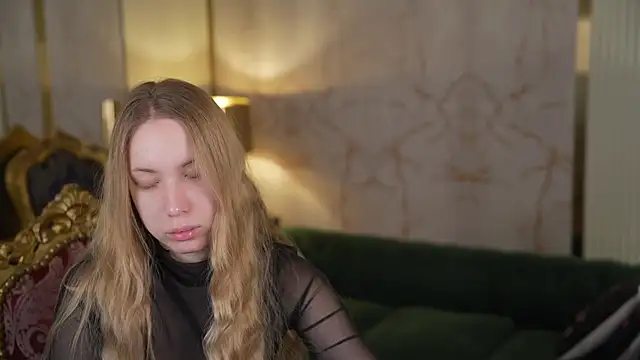 Snapshot of Linda054 chatting on November 10, 1:04 am Linda054 online show from November 10, 1:04 am