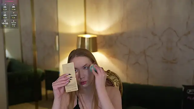 Snapshot of Linda054 chatting on November 24, 1:38 am Linda054 online show from November 24, 1:38 am