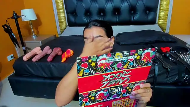 AniEvans  online show from October 9, 11:08 am