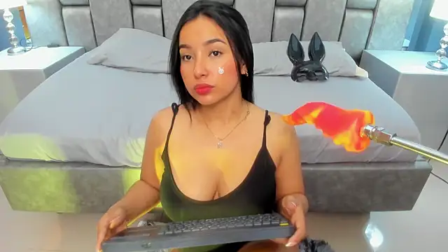 Snapshot of AniEvans_ chatting on February 16, 11:17 am AniEvans online show from February 16, 11:17 am