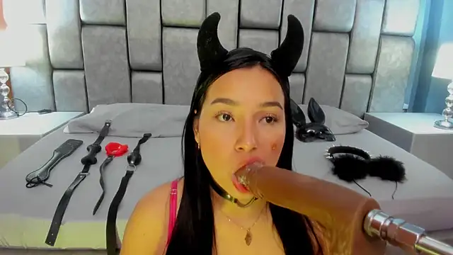 Snapshot of AniEvans_ chatting on February 21, 9:32 am AniEvans online show from February 21, 9:32 am