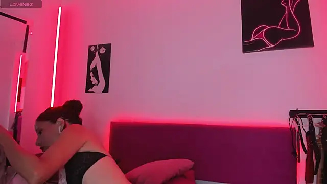 Snapshot of Little_Naughtty chatting on February 12, 2:21 pm Little Naughtty online show from February 12, 2:21 pm