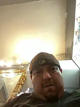 valleyoneofakind online show from December 8, 9:19 pm