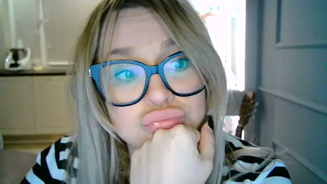 Snapshot of teaseDiana chatting on February 12, 8:07 pm teaseDiana online show from February 12, 8:07 pm