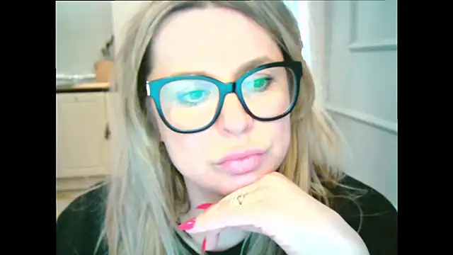 Snapshot of teaseDiana chatting on February 14, 5:14 pm teaseDiana online show from February 14, 5:14 pm