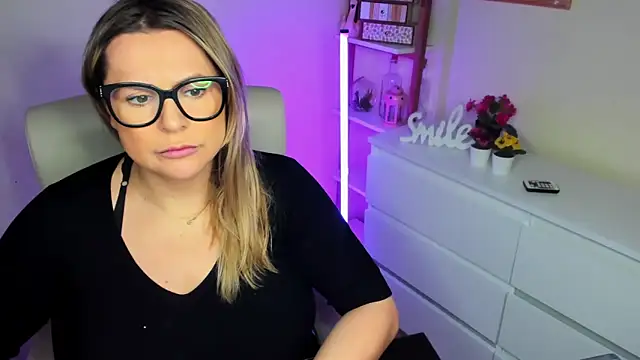 Snapshot of teaseDiana chatting on February 28, 1:58 pm teaseDiana online show from February 28, 1:58 pm