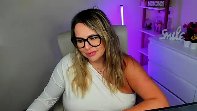 Snapshot of teaseDiana chatting on March 12, 6:40 am teaseDiana online show from March 12, 6:40 am