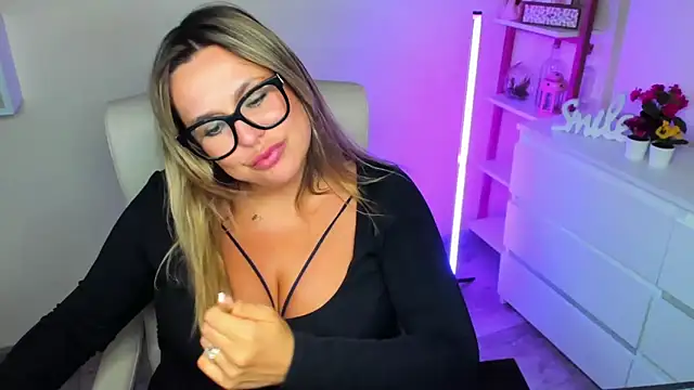 Snapshot of teaseDiana chatting on March 20, 9:59 am teaseDiana online show from March 20, 9:59 am