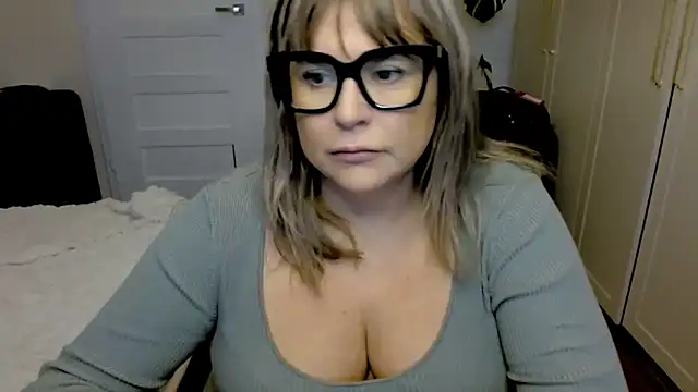 Snapshot of teaseDiana chatting on November 24, 6:46 am teaseDiana online show from November 24, 6:46 am