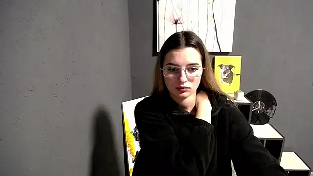 lady olivia  online show from November 18, 4:00 pm