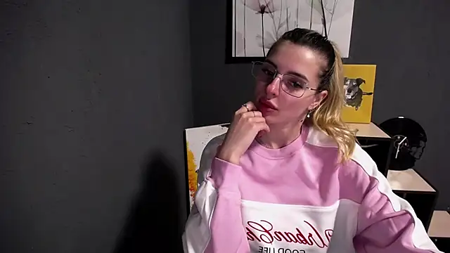 lady olivia  online show from April 14, 5:52 pm