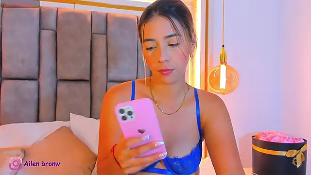 elianabrown online show from November 28, 11:29 pm