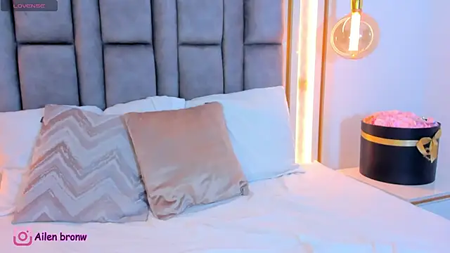 elianabrown online show from March 22, 12:47 am