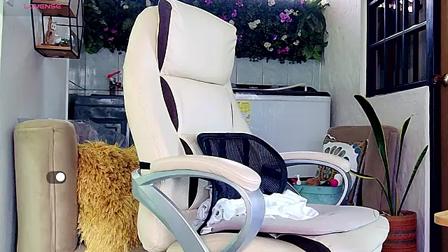 yanella fire online show from March 29, 1:11 pm