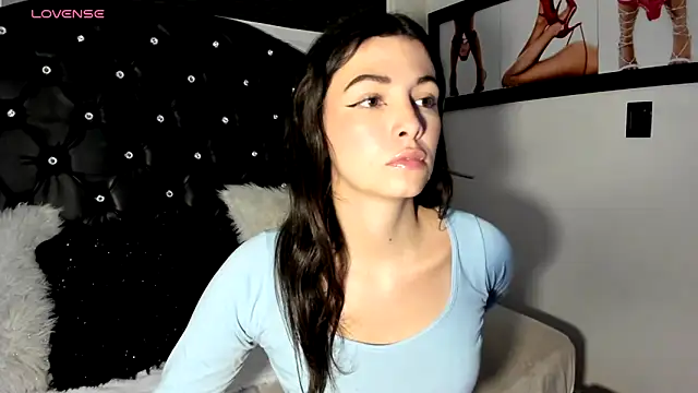 Snapshot of diana_queen_ chatting on December 12, 9:15 pm diana queen online show from December 12, 9:15 pm