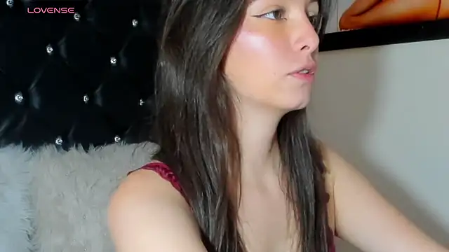 Snapshot of diana_queen_ chatting on March 14, 9:32 pm diana queen online show from March 14, 9:32 pm