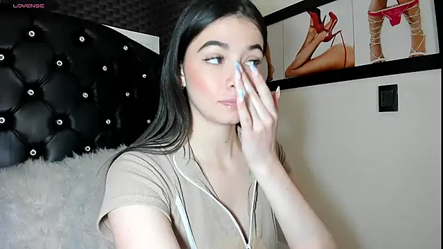 Snapshot of diana_queen_ chatting on November 19, 9:15 pm diana queen online show from November 19, 9:15 pm