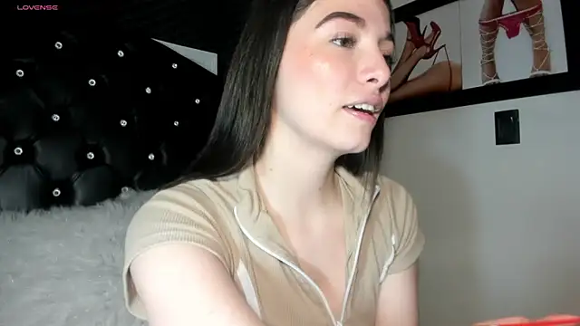 Snapshot of diana_queen_ chatting on December 2, 9:54 pm diana queen online show from December 2, 9:54 pm