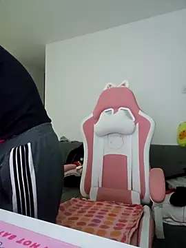 azumiichan online show from April 21, 12:01 am