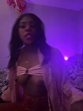 Snapshot of CamGirlLeanna chatting on March 7, 8:02 am CamGirlLeanna online show from March 7, 8:02 am