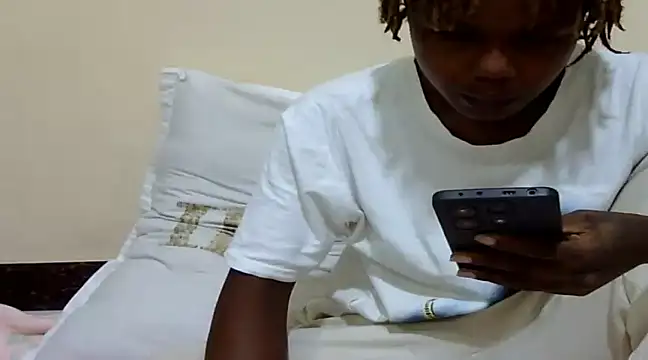 Snapshot of Sexy_kienyeji chatting on February 3, 5:46 pm Sexy kienyeji online show from February 3, 5:46 pm