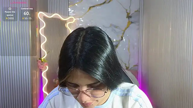 Chiara tay online show from April 17, 7:06 pm