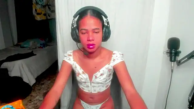 meghanSusexx online show from February 13, 7:43 pm