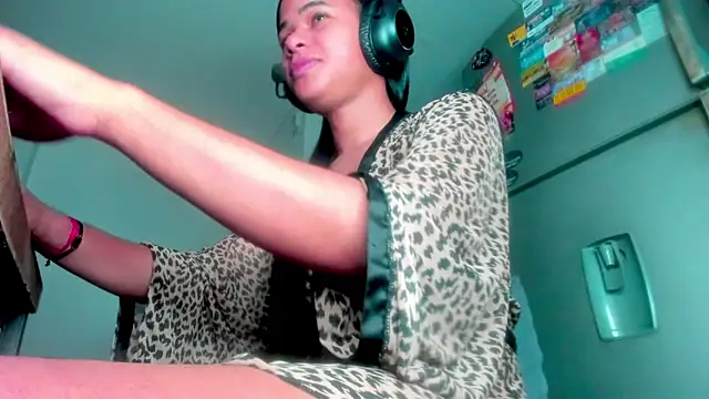 meghanSusexx online show from February 17, 11:33 pm