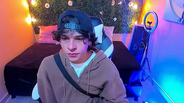 Luke Howland online show from January 10, 8:15 pm