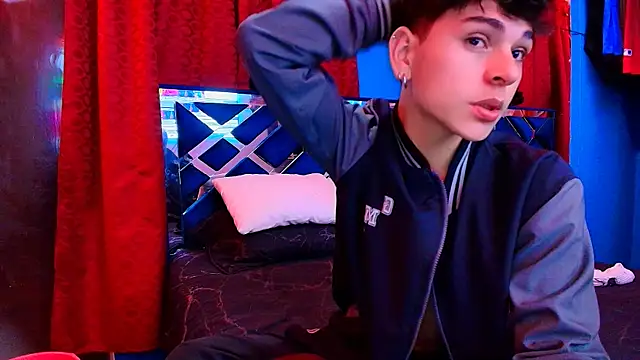 Luke Howland online show from February 19, 2:51 am