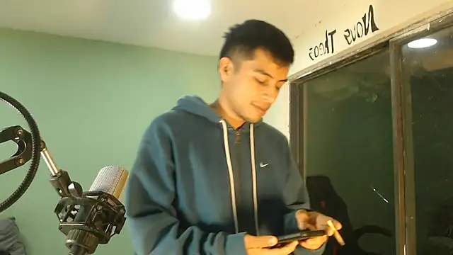 danielitopapuu online show from February 15, 6:21 am