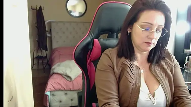 Carol Scottt online show from December 1, 4:39 am