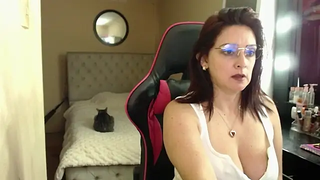 Carol Scottt online show from February 14, 7:10 pm