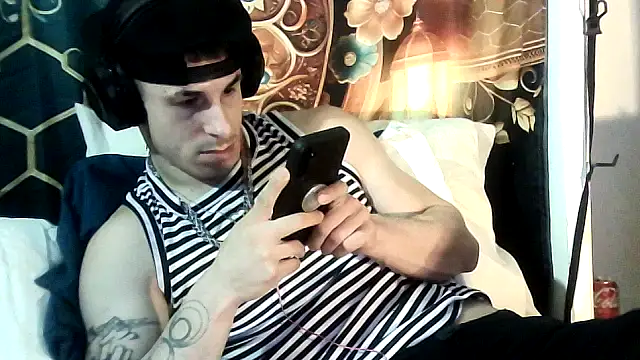 Snapshot of --D-a-D-D-y- chatting on November 9, 7:50 am --D-a-D-D-y- online show from November 9, 7:50 am