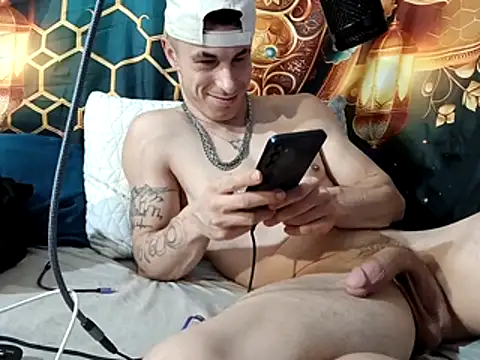 Snapshot of --D-a-D-D-y- chatting on December 17, 1:06 pm --D-a-D-D-y- online show from December 17, 1:06 pm