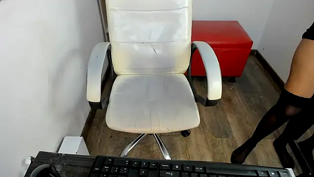 Snapshot of Mishka__ chatting on March 18, 7:08 am Mishka online show from March 18, 7:08 am