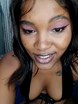 Snapshot of charmainexxx chatting on February 22, 7:36 pm charmainexxx online show from February 22, 7:36 pm