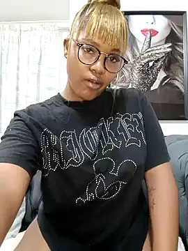 Snapshot of charmainexxx chatting on November 7, 8:09 pm charmainexxx online show from November 7, 8:09 pm