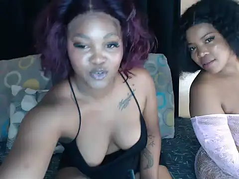Snapshot of charmainexxx chatting on August 9, 3:23 am charmainexxx online show from August 9, 3:23 am