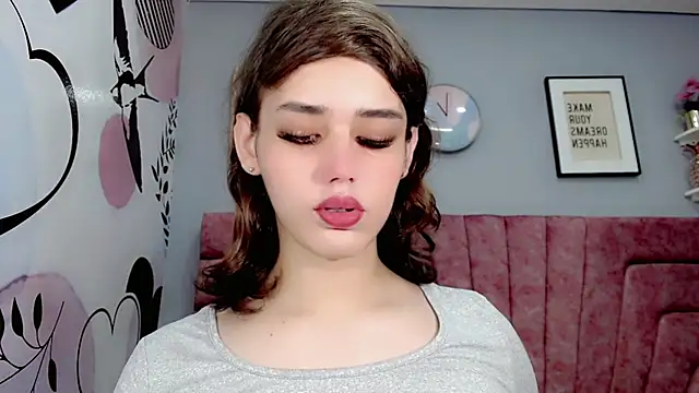 ValeriaAguilar online show from December 8, 6:17 pm