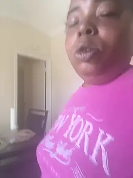 JCCaramelbarbie1 online show from May 25, 9:43 pm