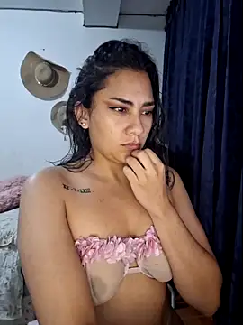 Thaliacooper  online show from January 18, 5:20 am