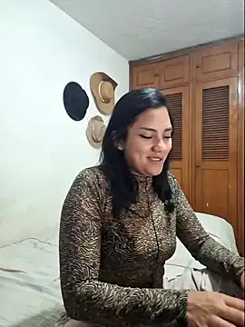 Thaliacooper  online show from March 16, 5:36 am