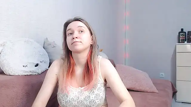 lovely hayley online show from April 4, 9:01 pm